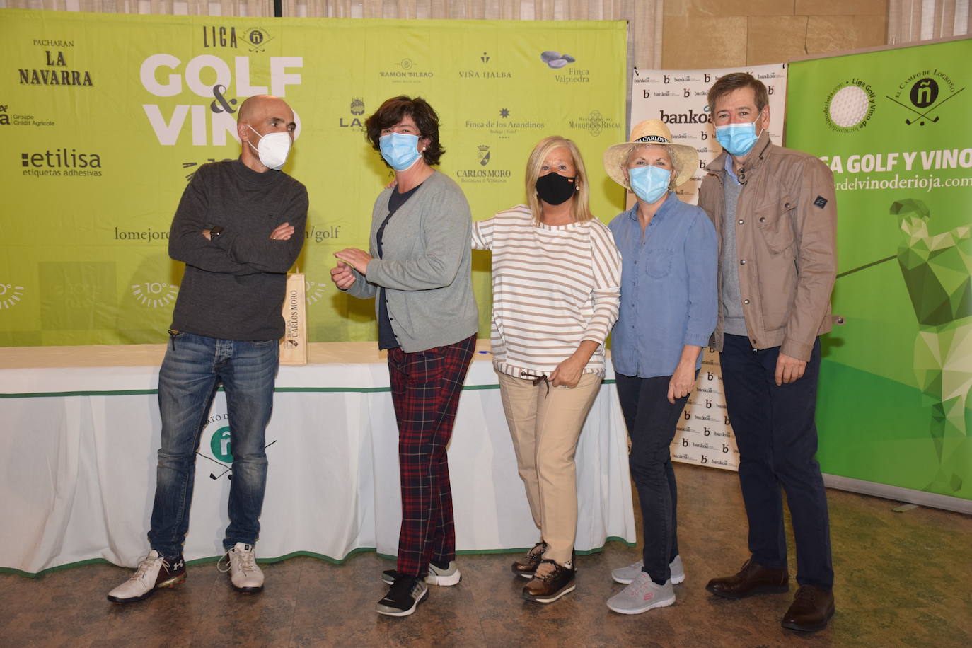 Los ganadores del Torneo de Bodegas Carlos Moro, de la Liga de Golf y Vino, recibieron sus premios.