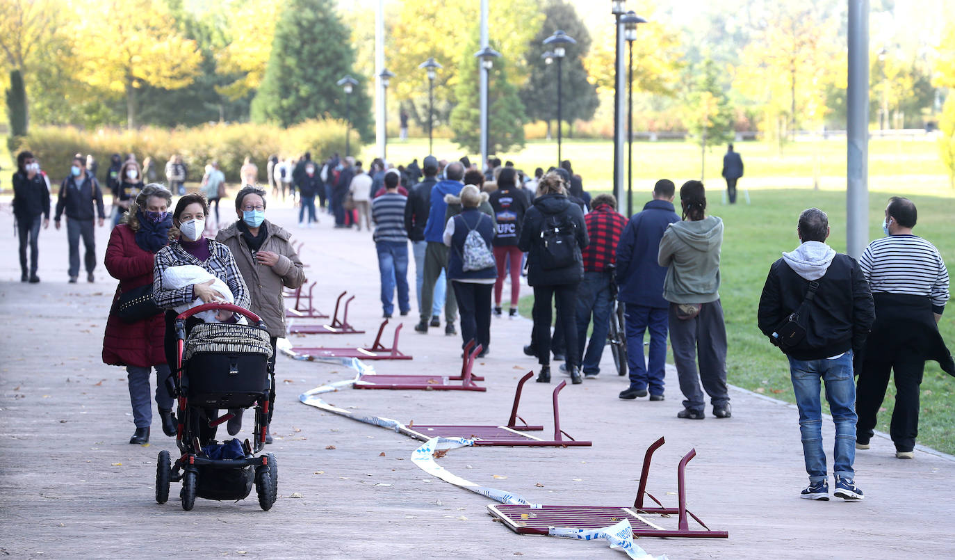El cribado que se está realizando en Logroño para detecar asintomáticos por COVID-19 está generando largas colas desde el pasado viernes.