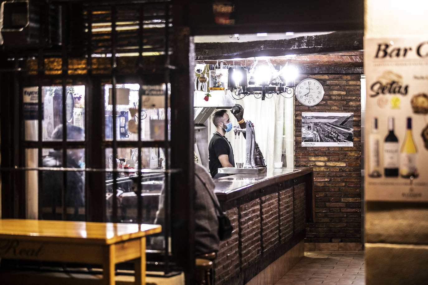 Fotos: La hostelería de Logroño baja la persiana a la hora marcada por el confinamiento