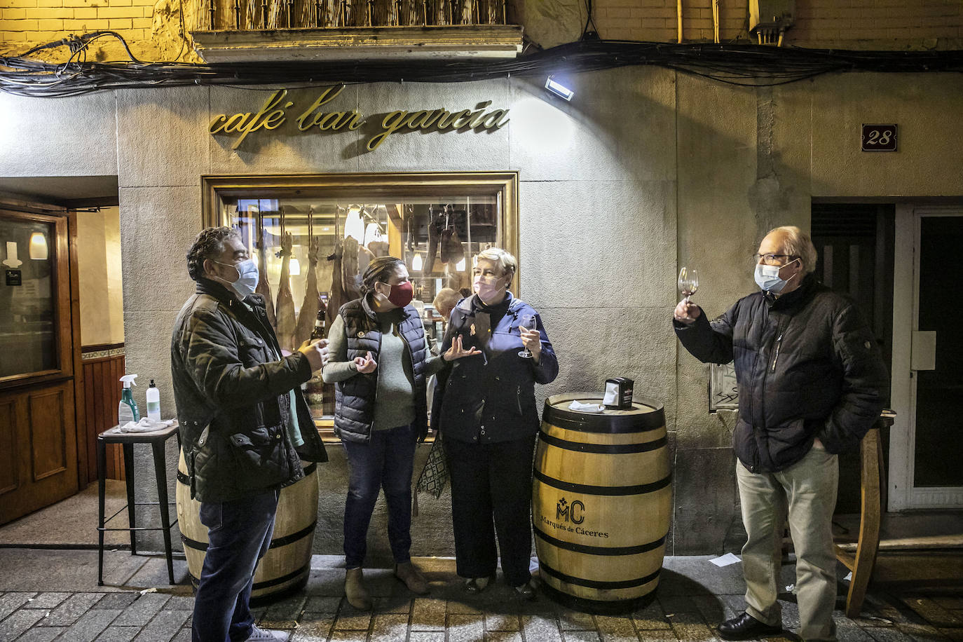 Fotos: La hostelería de Logroño baja la persiana a la hora marcada por el confinamiento