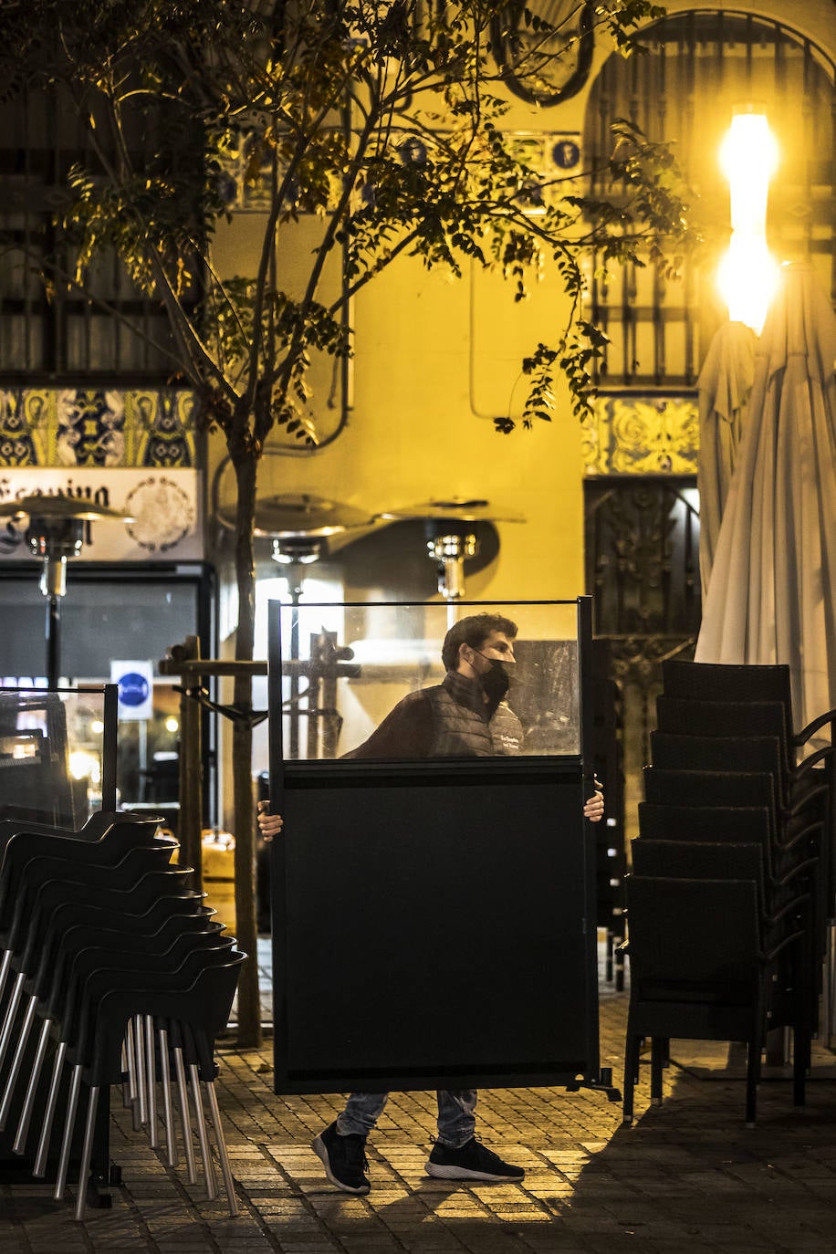 Fotos: La hostelería de Logroño baja la persiana a la hora marcada por el confinamiento