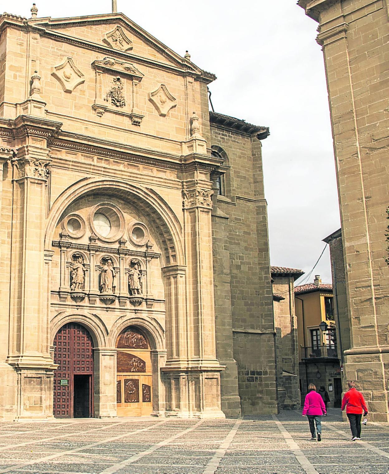 Fachada de la catedral. 