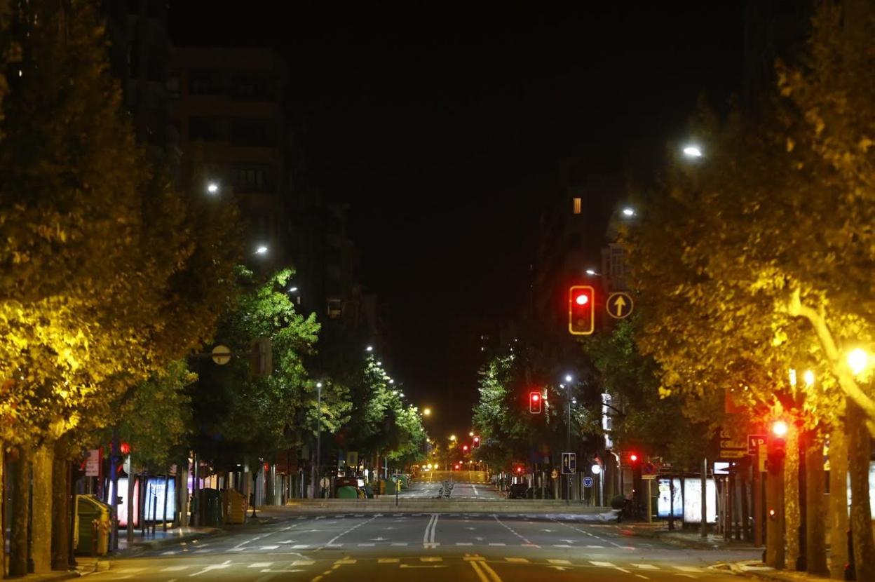 Imagen tomada ayer, a las 23.12 horas de la noche en la calle Vara de Rey, de Logroño. 