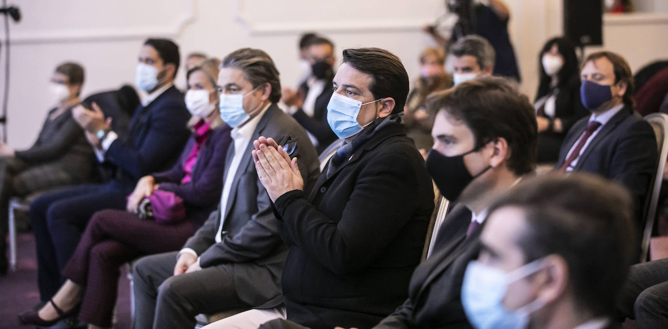 El escritor ha inaugurado las jornadas en Logroño en una charla que ha tenido lugar en el Círculo Logroñés