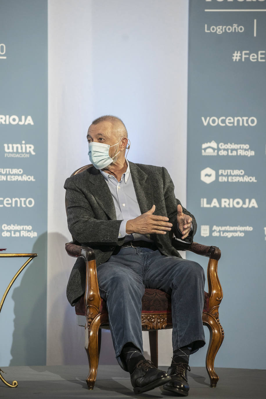 El escritor ha inaugurado las jornadas en Logroño en una charla que ha tenido lugar en el Círculo Logroñés