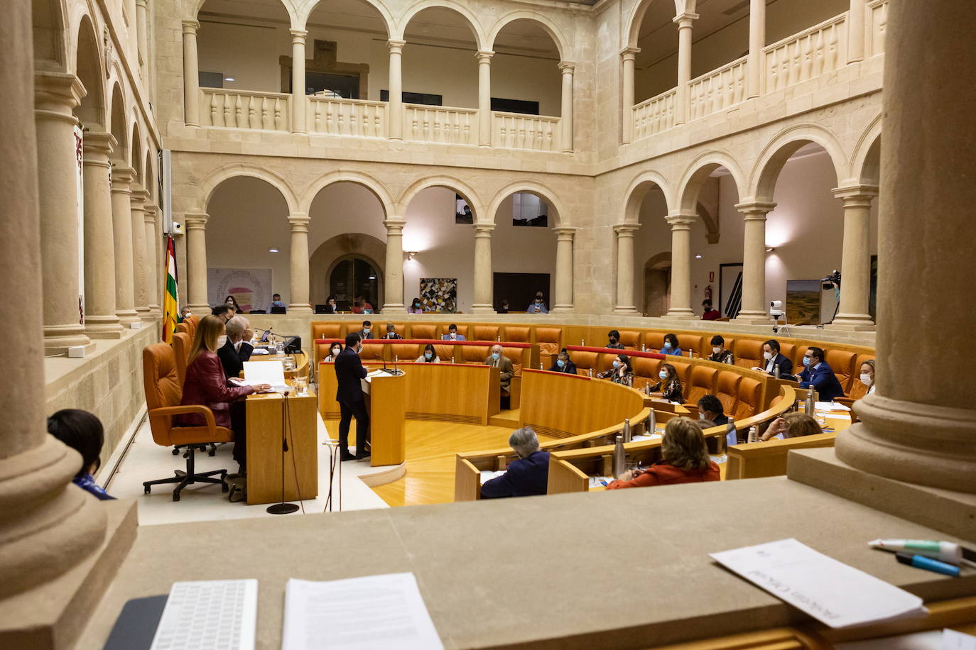 Sesión plenaria en el Parlamento de La Rioja, en una imagen de archivo.