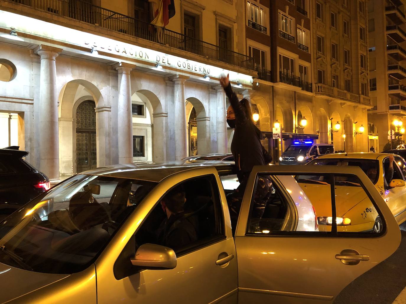 Al grito de «queremos trabajar» han recorrido el centro de Logroño.