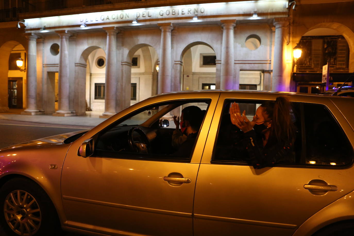 Al grito de «queremos trabajar» han recorrido el centro de Logroño.