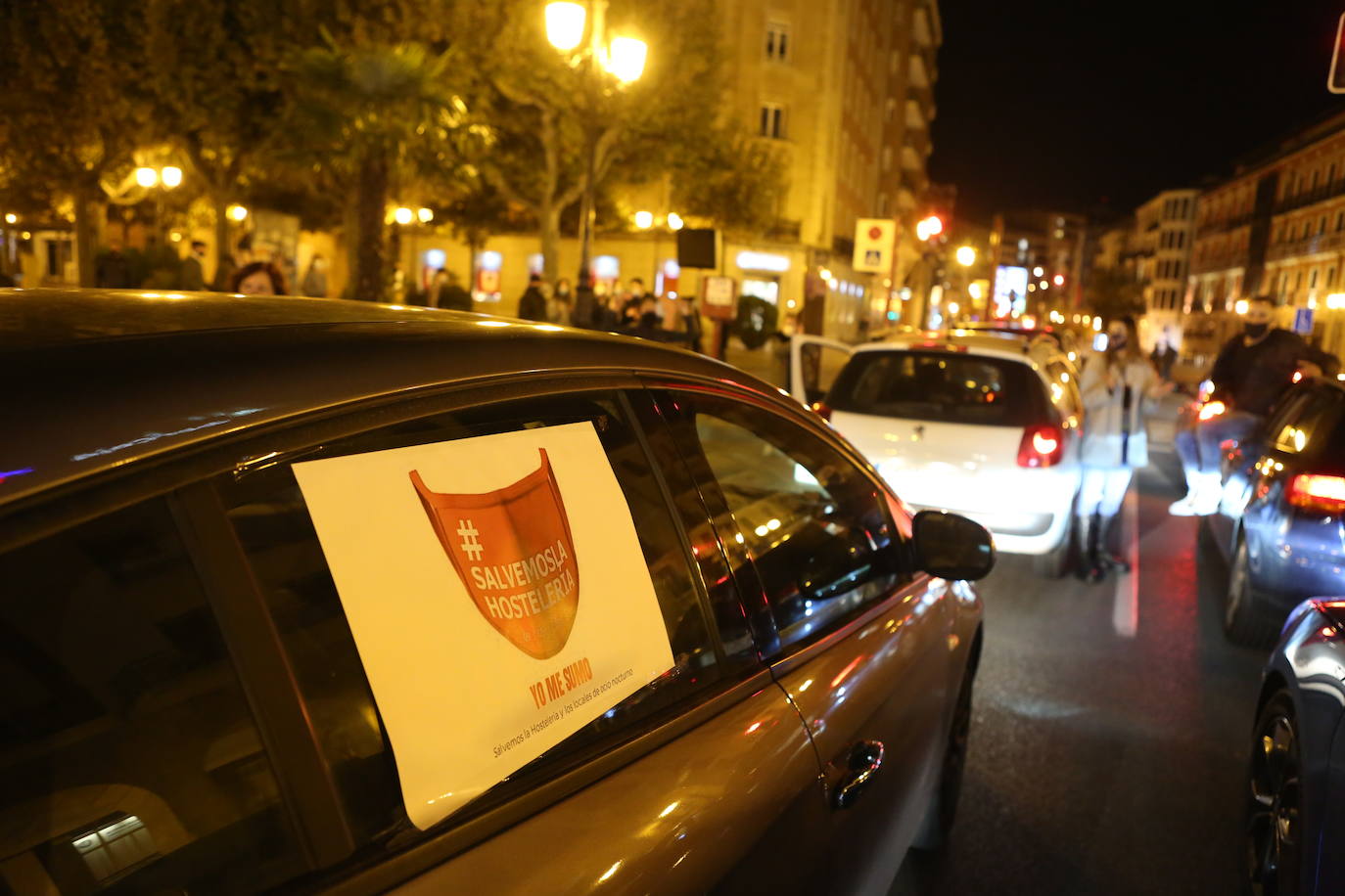 Al grito de «queremos trabajar» han recorrido el centro de Logroño.