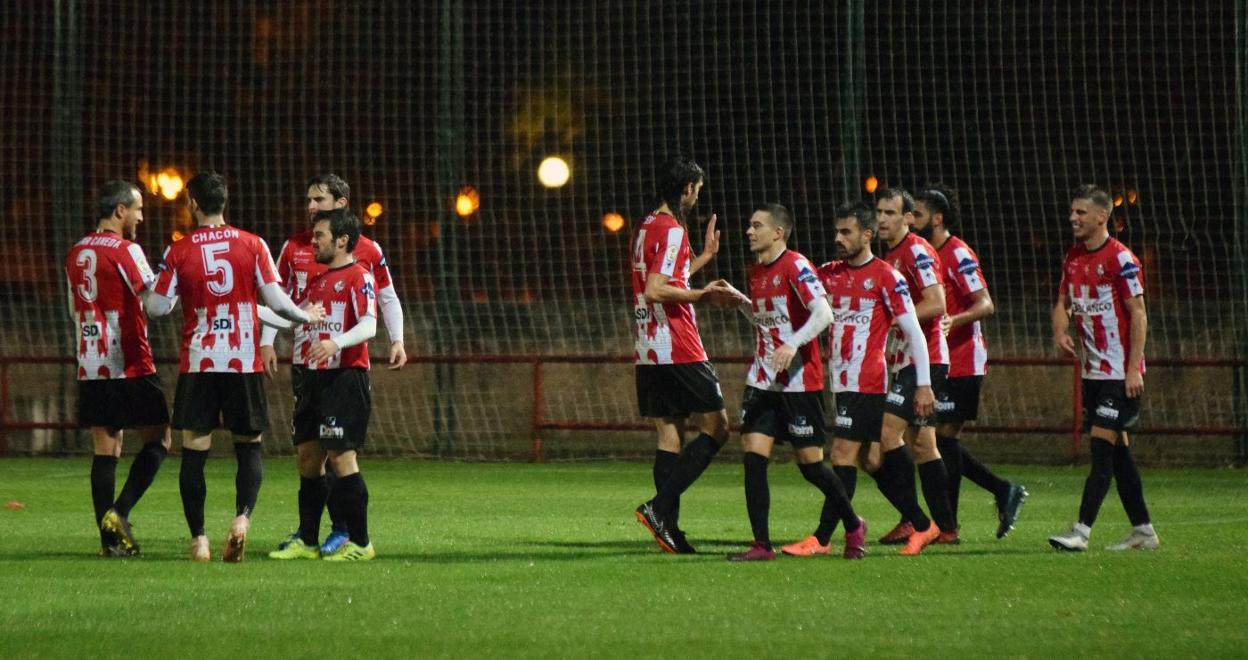 Los jugadores de la SDL celebran un gol en el Mundial'82. 