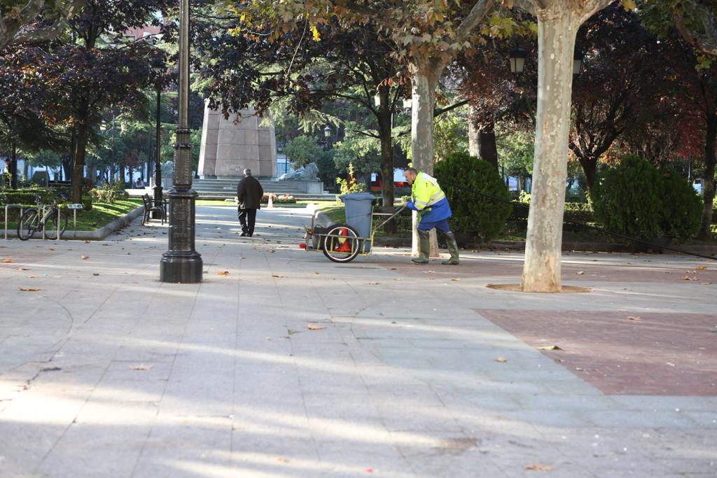 Fotos: El centro de Logroño despiera incrédulo tras la noche de destrozos y saqueos