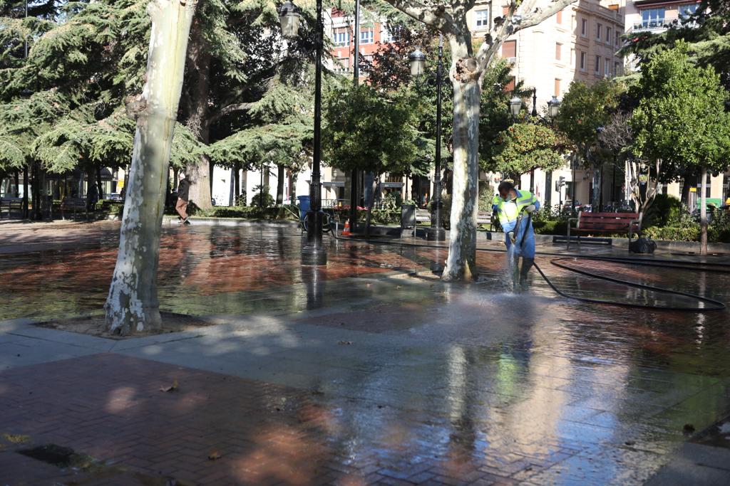 Fotos: El centro de Logroño despiera incrédulo tras la noche de destrozos y saqueos