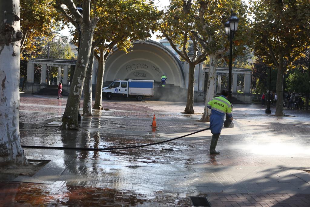 Fotos: El centro de Logroño despiera incrédulo tras la noche de destrozos y saqueos