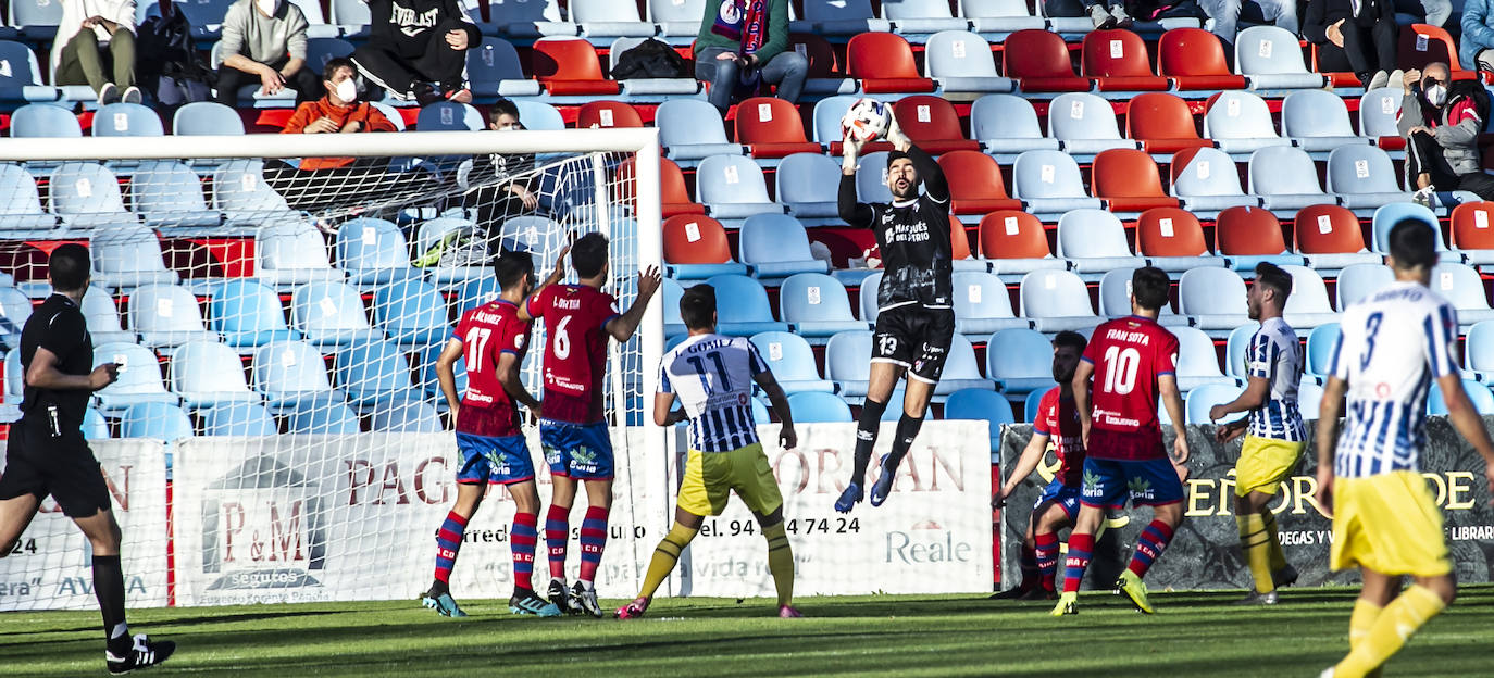 Los riojabajeños se sitúan líderes tras ganar al bloque navarro con un gol de Fran Sota