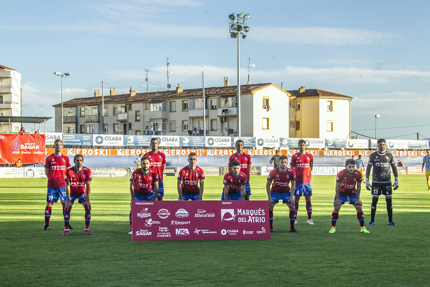 Los riojabajeños se sitúan líderes tras ganar al bloque navarro con un gol de Fran Sota