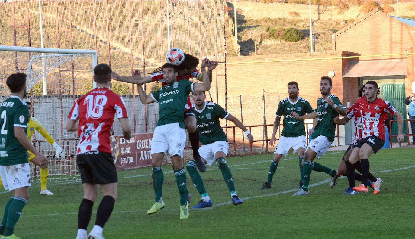 Los de Albert Aguilá han superado al conjunto aragonés gracias a tres goles en cinco minutos