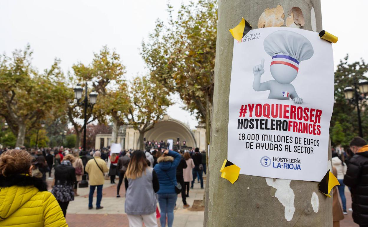 Imagen de la protesta, esta mañana, en El Espolón 