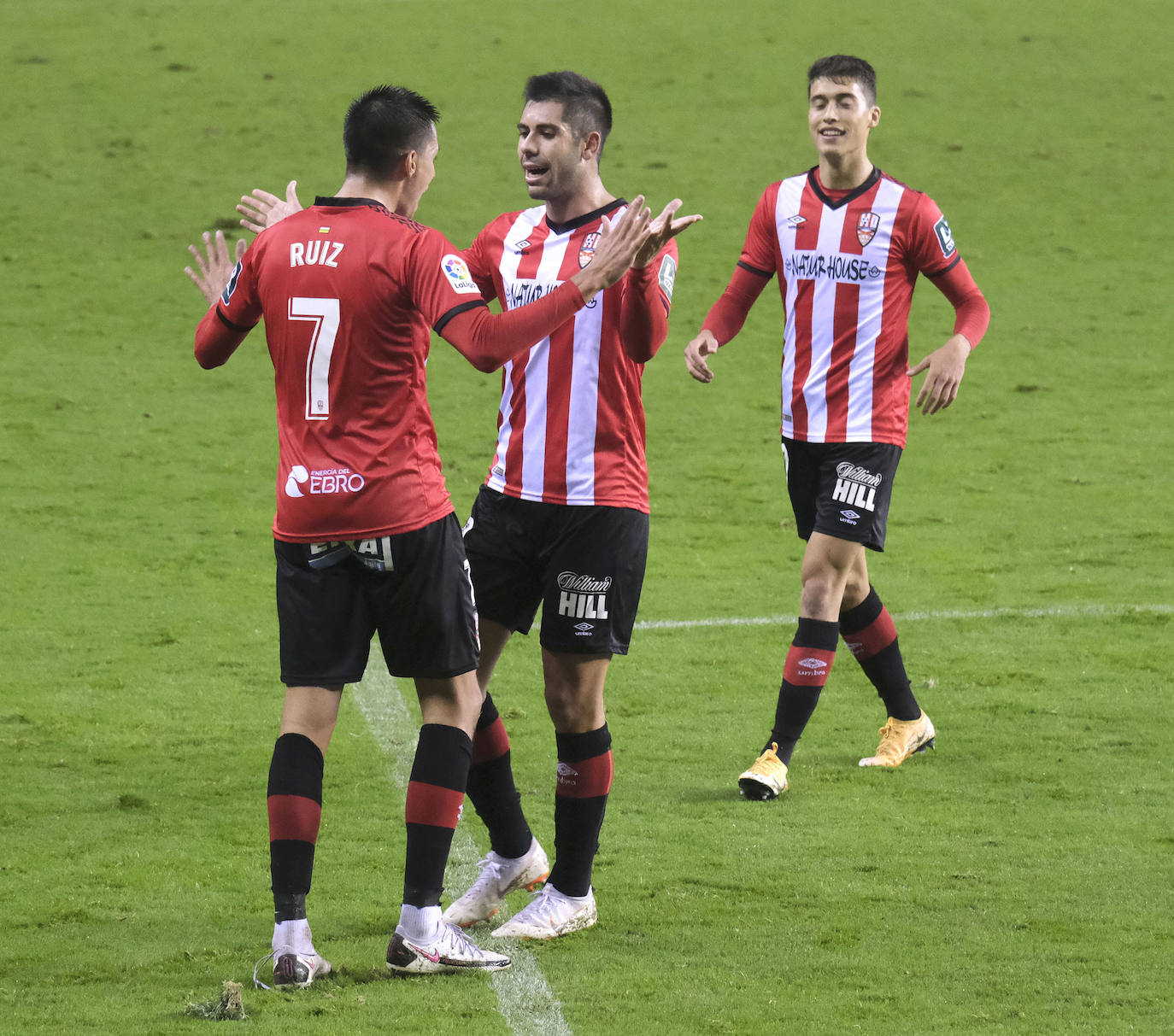 Los blanquirrojos han conseguido su cuarto triunfo seguido gracias a un gol del colombiano Leo Ruiz