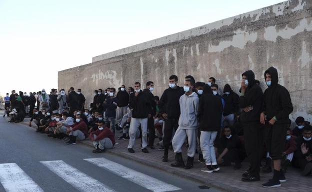 Realojados en plazas turísticas los inmigrantes que abandonaron Arguineguín (Gran Canaria)