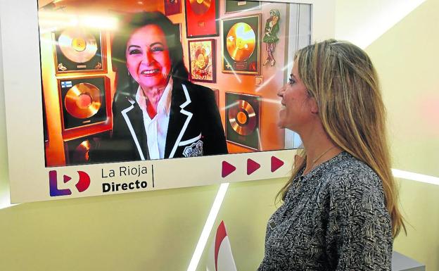 La riojana Mayte Mateos, durante la entrevista en directo concedida desde Mallorca a TVR.