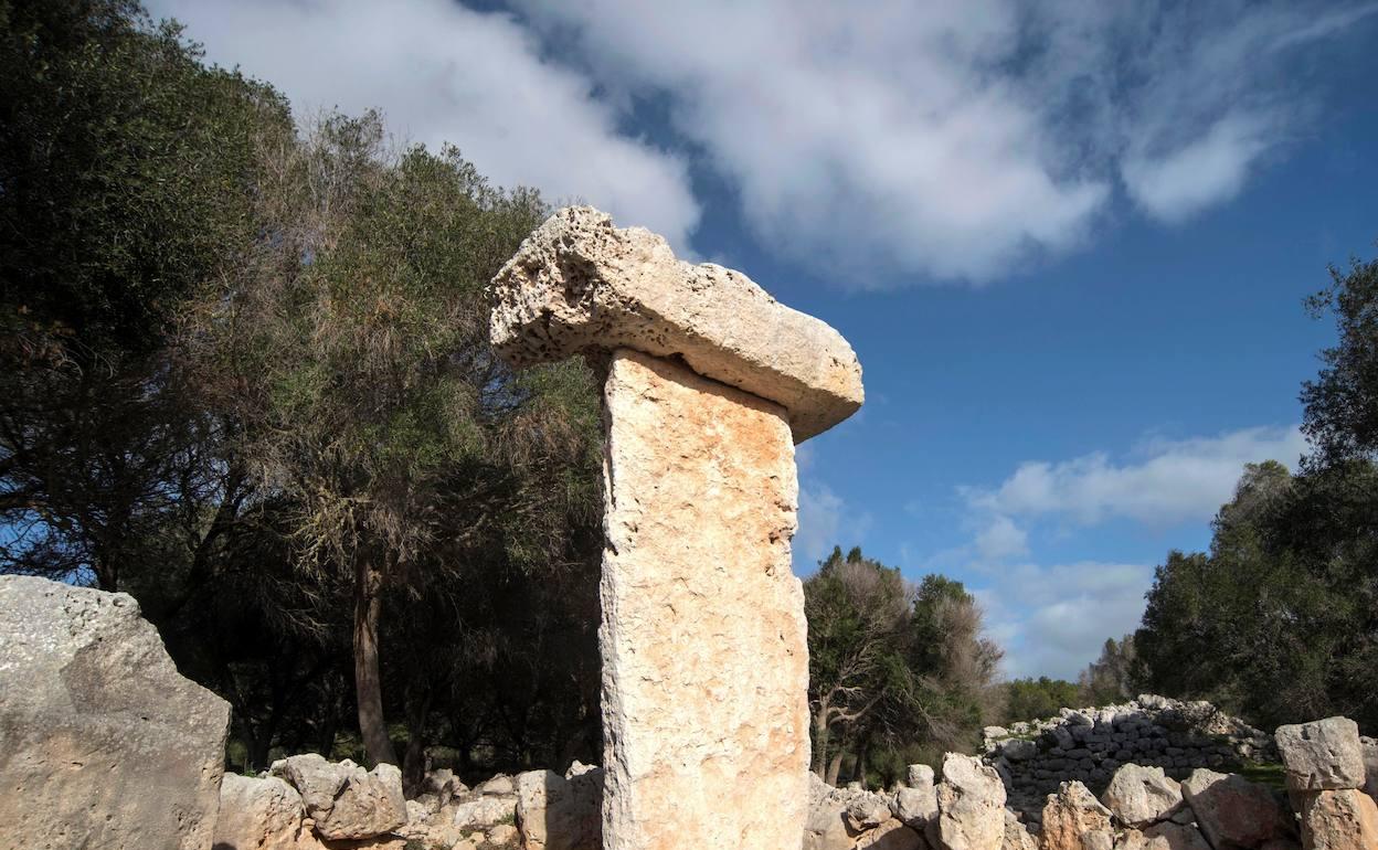 Una taula, construcción megalítica típica de la isla de Menorca. 