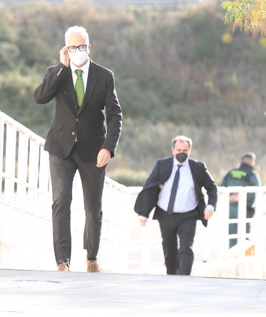 Concha Andreu recibe a Sánchez a su llegada al Museo Würth.