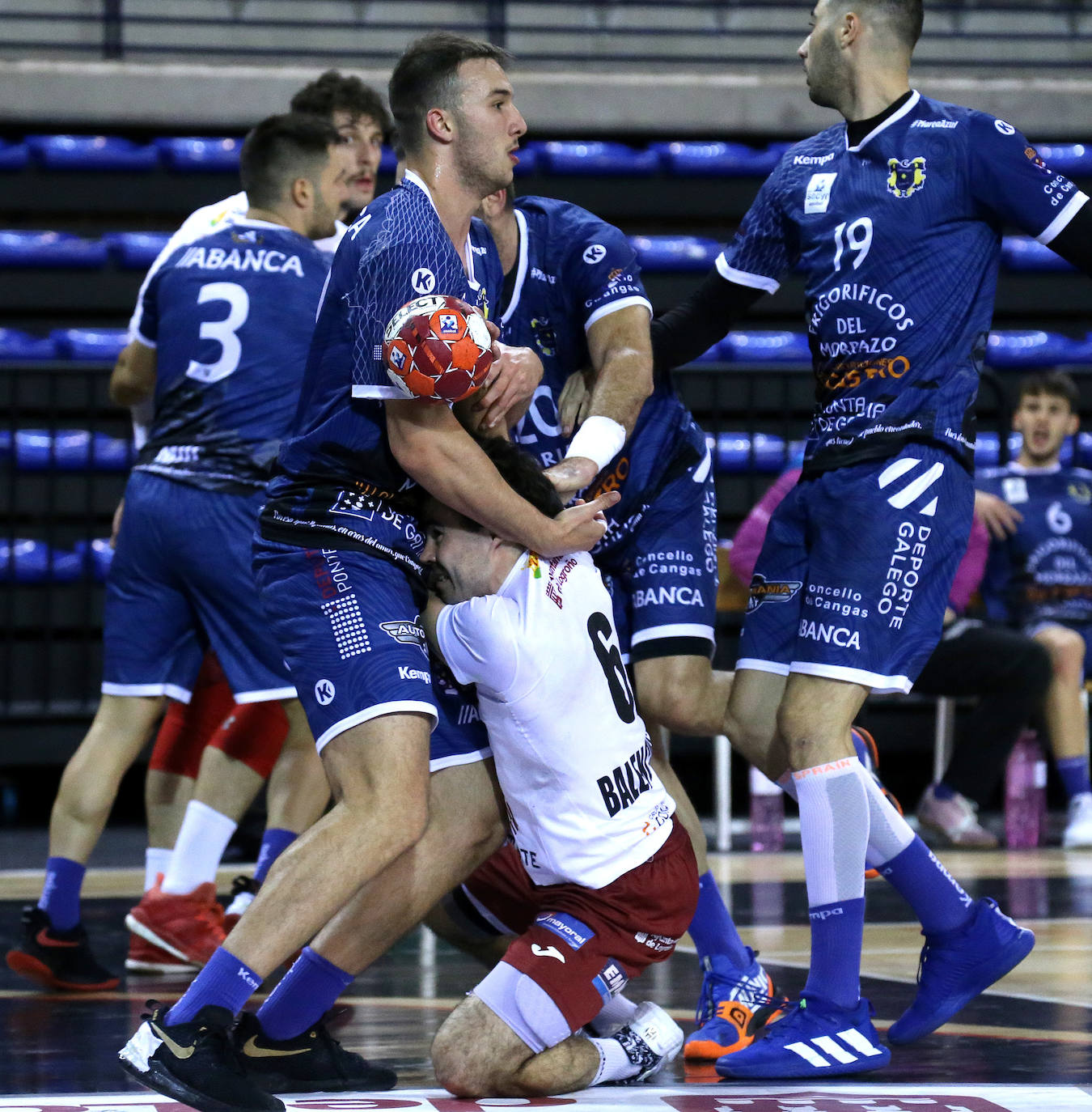 El equipo franjivino sufrió más de lo deseado para vencer al Cangas y sumar su cuarta victorias consecutiva