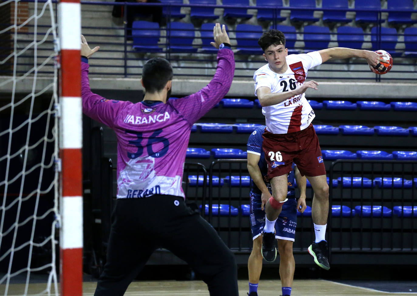 El equipo franjivino sufrió más de lo deseado para vencer al Cangas y sumar su cuarta victorias consecutiva