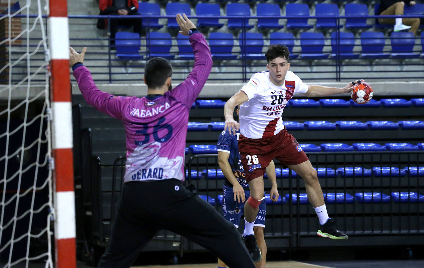 El equipo franjivino sufrió más de lo deseado para vencer al Cangas y sumar su cuarta victorias consecutiva