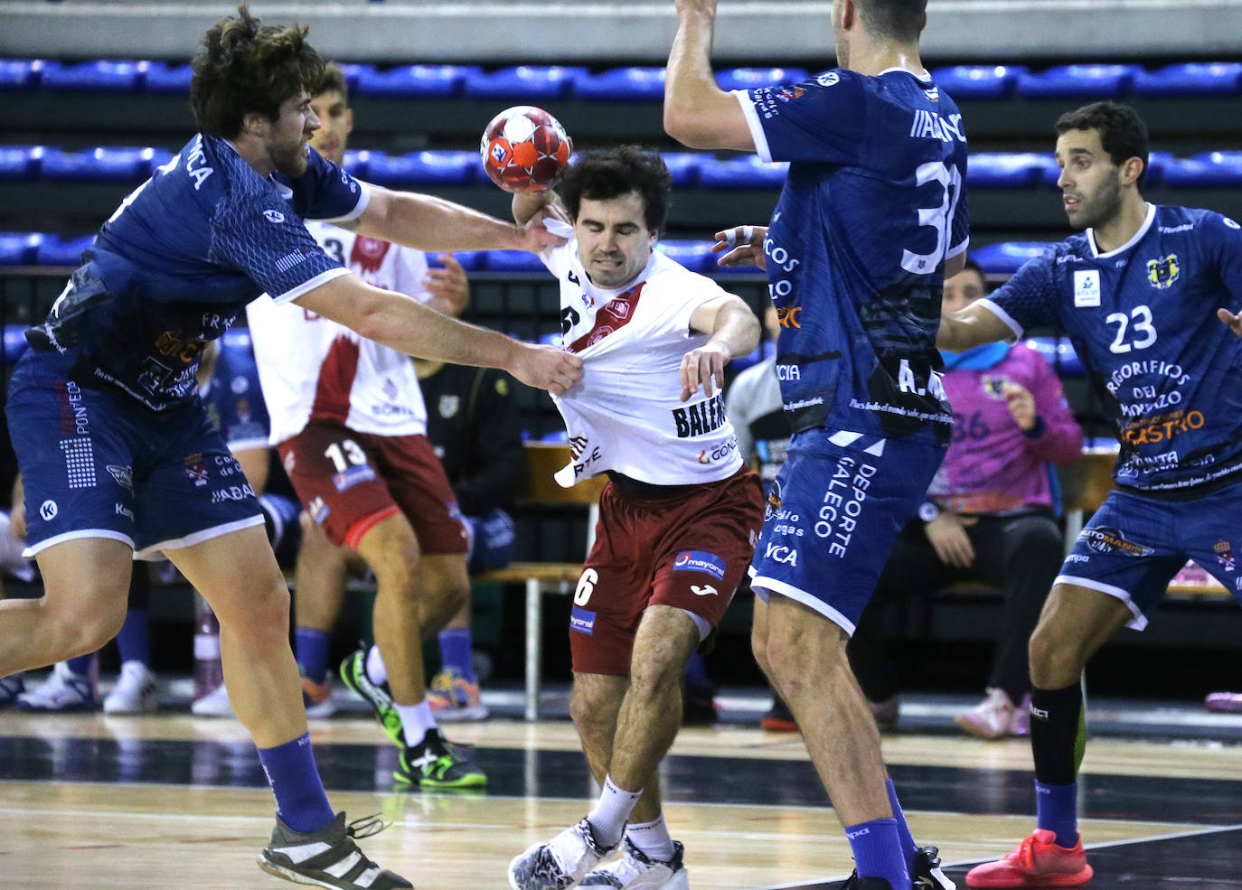 El equipo franjivino sufrió más de lo deseado para vencer al Cangas y sumar su cuarta victorias consecutiva