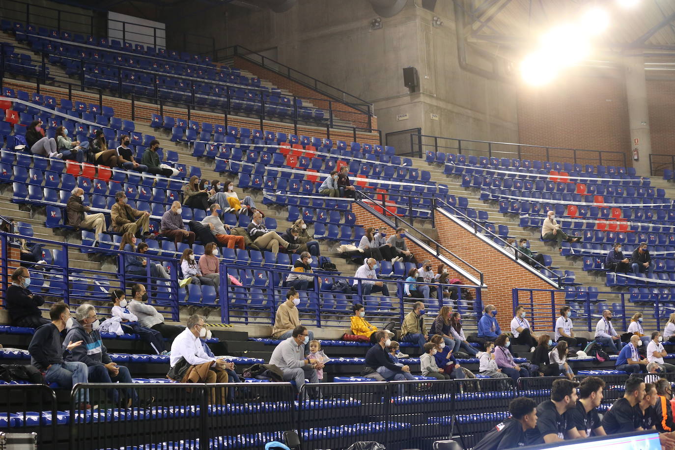 Las mejores imágenes del encuentro disputado en el Palacio de los Deportes de Logroño entre los hombres de Jenaro Díaz y el equipo asturiano.