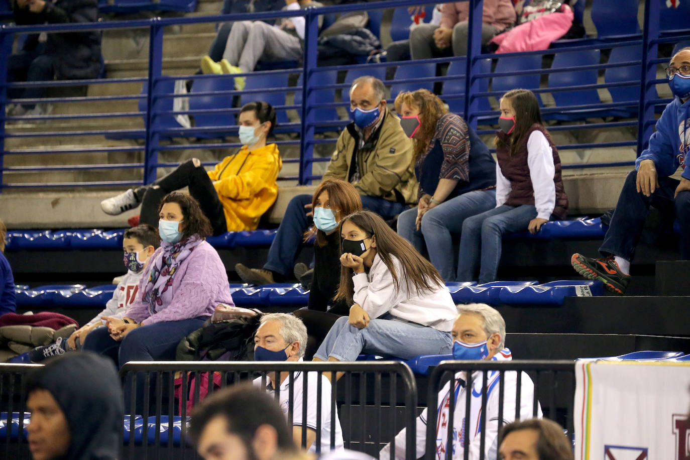 Las mejores imágenes del encuentro disputado en el Palacio de los Deportes de Logroño entre los hombres de Jenaro Díaz y el equipo asturiano.