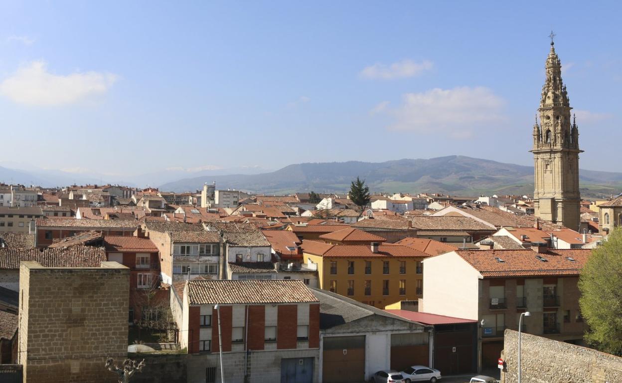 Panorámica de la ciudad calceatense, en la que existen muchos chamizos y locales de ocio similares. 