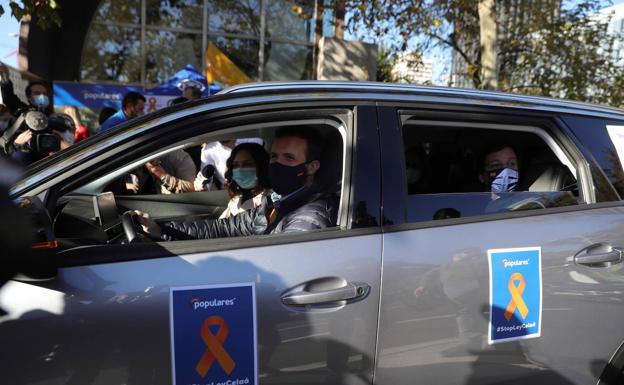 EPablo Casado, Isabel Diáz Ayuso y José Luis Martínez-Almeida, en la concentración contra la 'ley Celaá' en Madrid. 