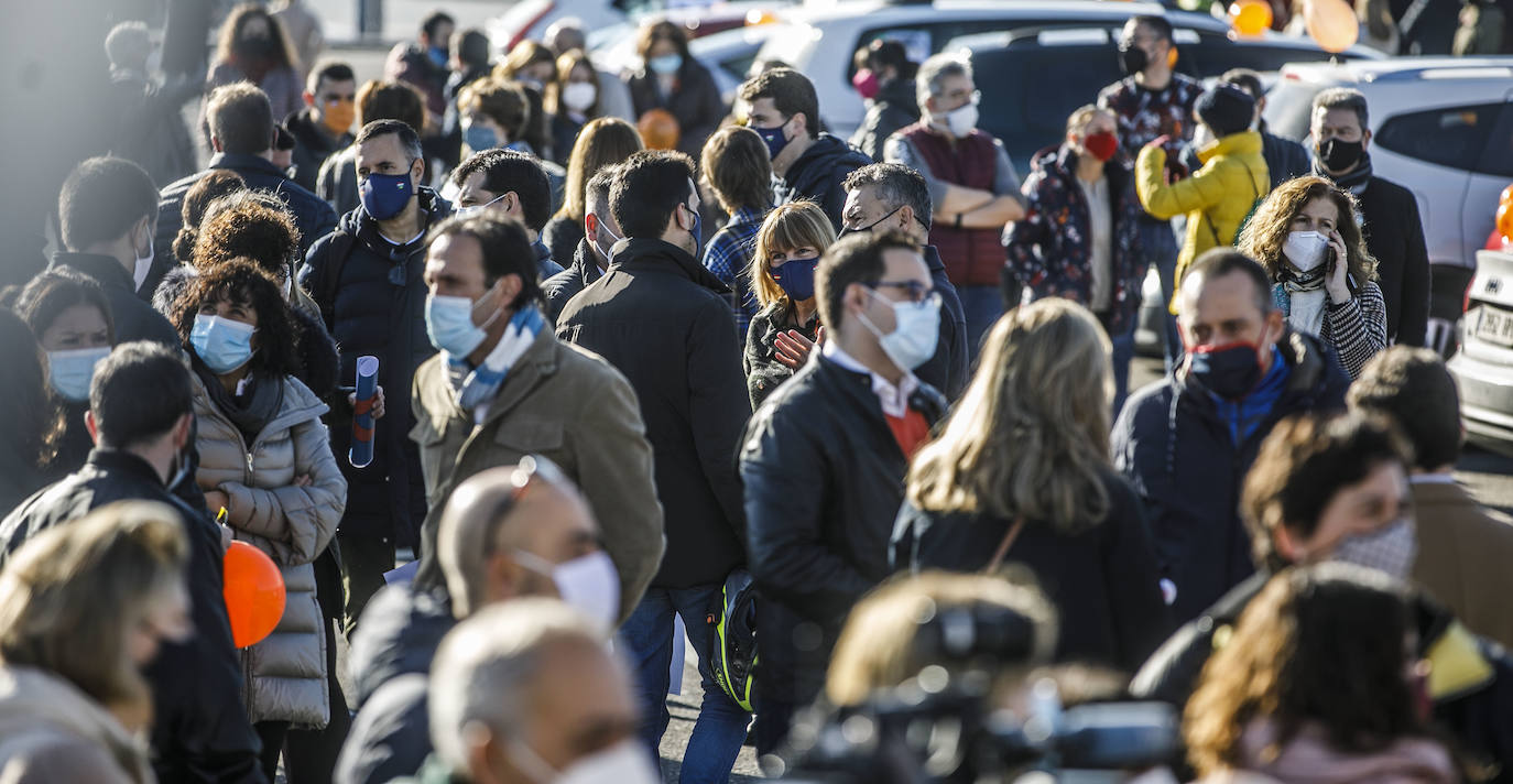 La marcha se ha iniciado pasadas las once de la mañana de este domingo y ha transitado por varias calles de la capital riojana