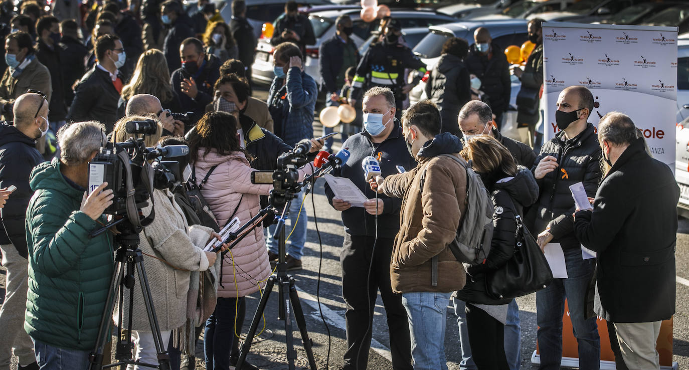 La marcha se ha iniciado pasadas las once de la mañana de este domingo y ha transitado por varias calles de la capital riojana