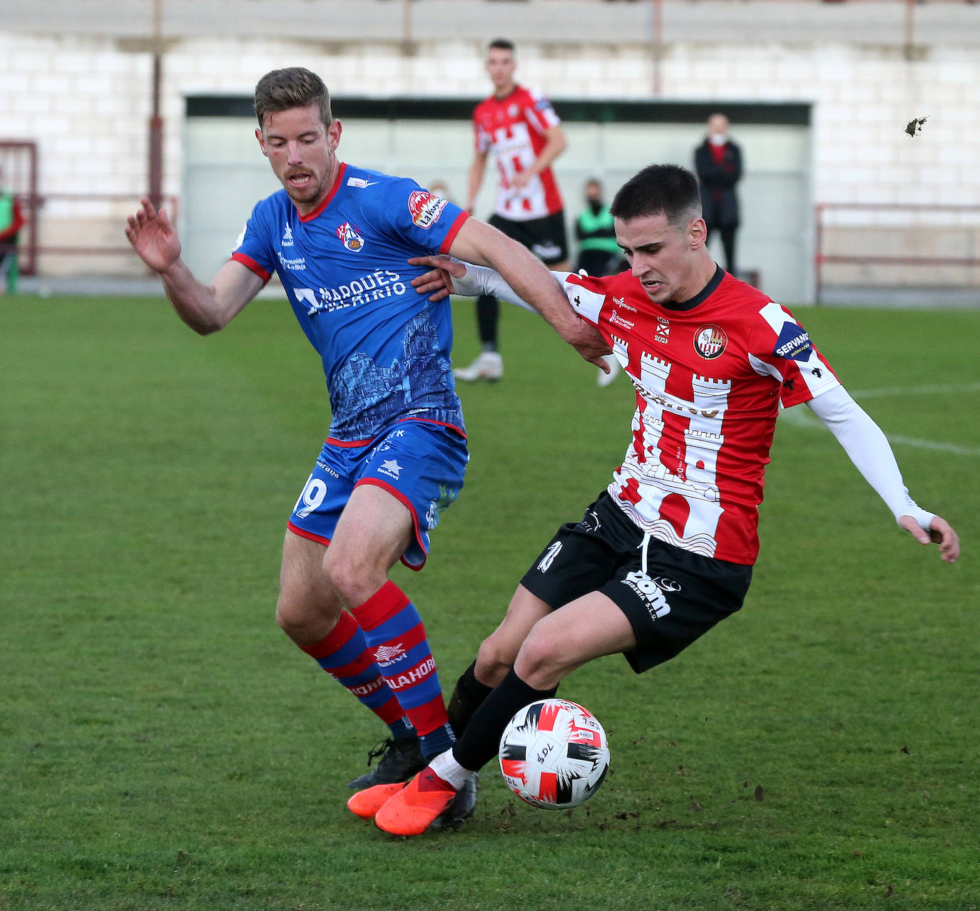 Empate sin goles en el derbi riojano entre la SDL y el Calahorra. 