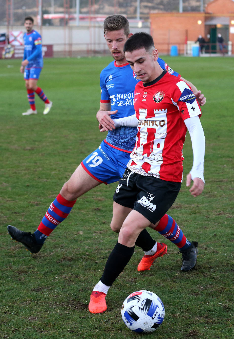 Empate sin goles en el derbi riojano entre la SDL y el Calahorra. 