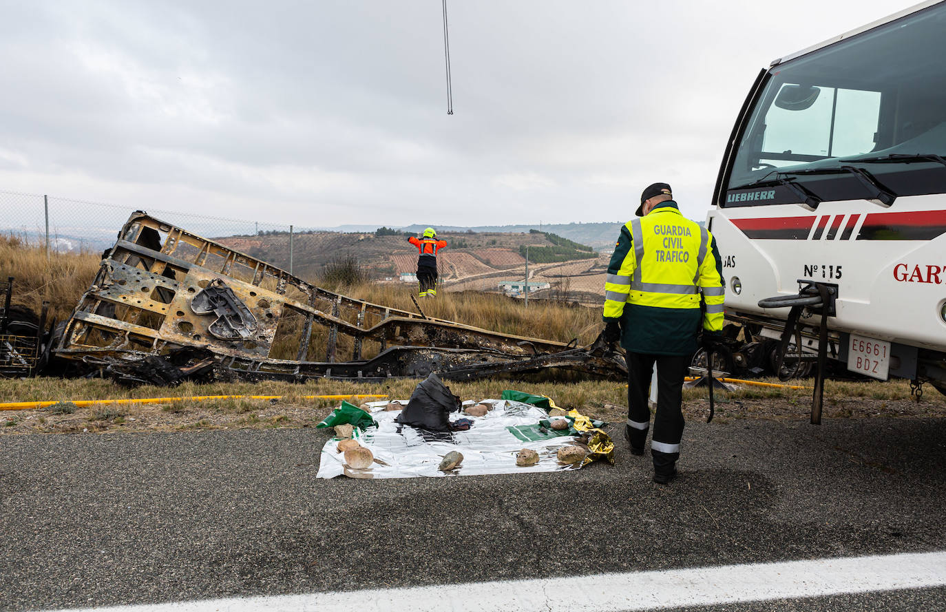 En este terrible suceso, los bomberos han tardado cinco horas en hallar el cuerpo de la víctima