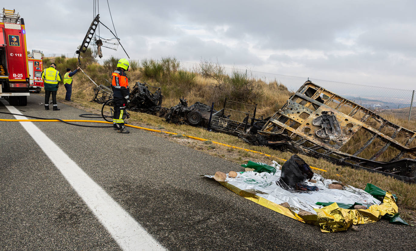 En este terrible suceso, los bomberos han tardado cinco horas en hallar el cuerpo de la víctima