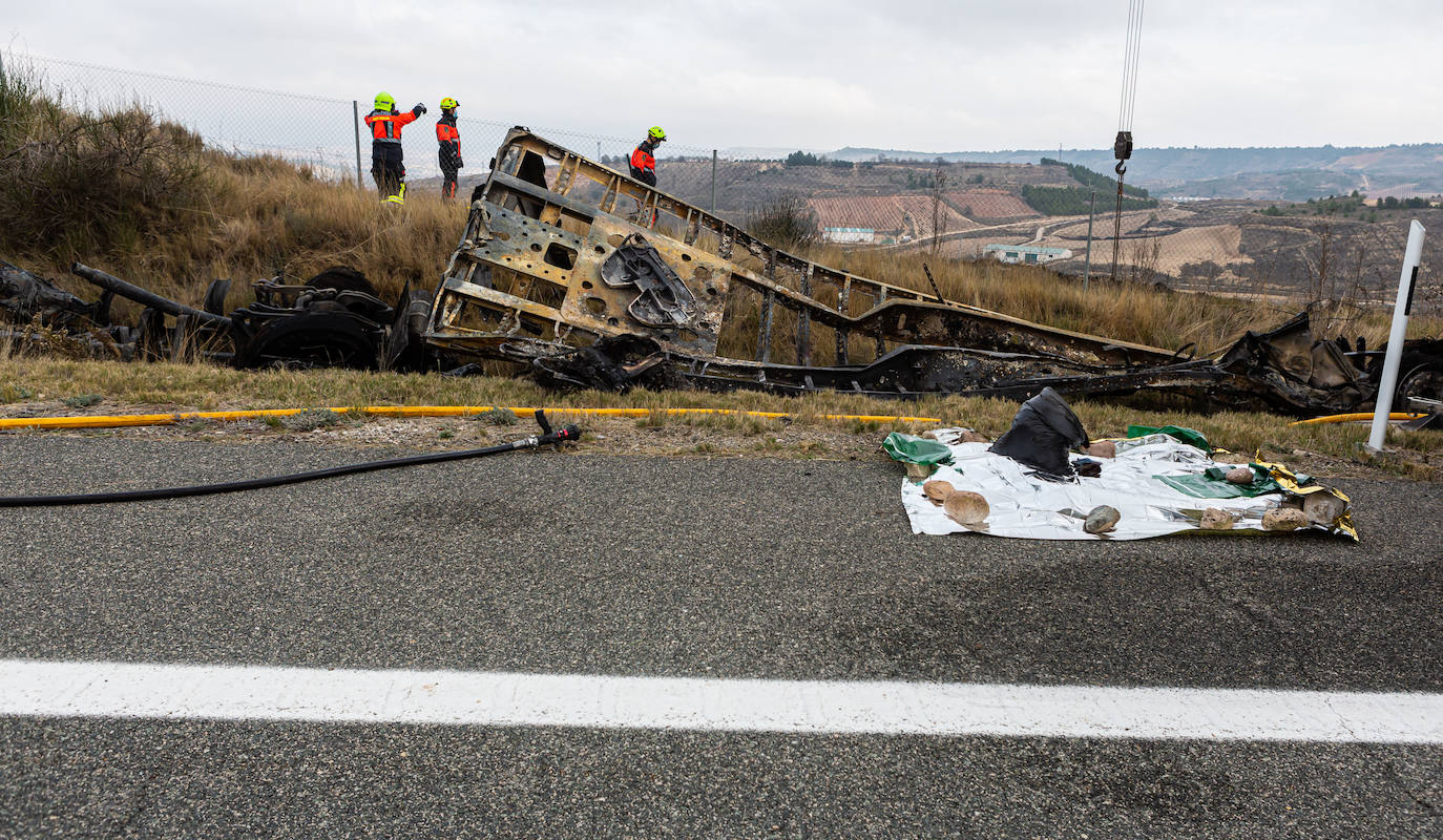 En este terrible suceso, los bomberos han tardado cinco horas en hallar el cuerpo de la víctima