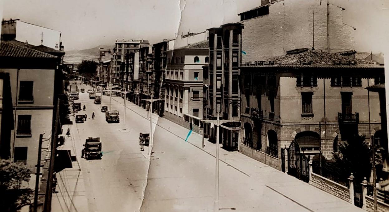 Tramo de Vara de Rey, entre Pérez Galdós y la Gran Vía, a finales de los años 50. 