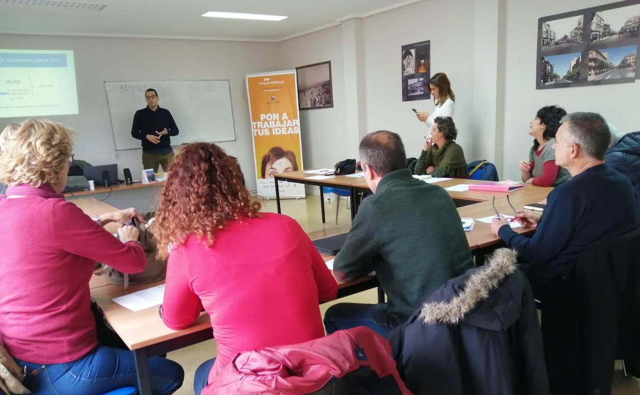 Imagen de archivo de una actividad realizada en el aula de formación del Ayuntamiento. 