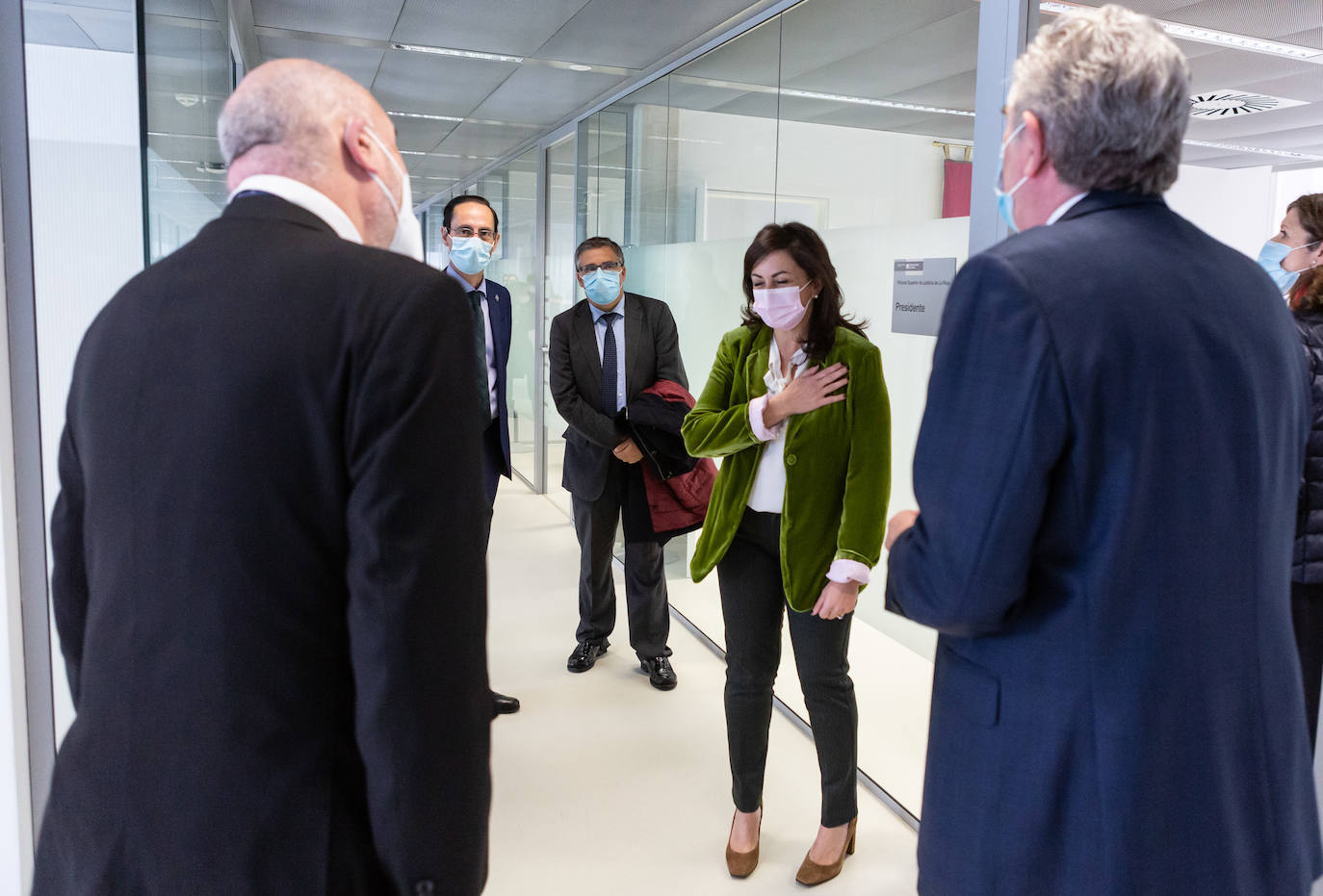 Visita de la presidenta del Gobierno de La Rioja a la nueva sala de vistas del Juzgado de Violencia sobre la Mujer.