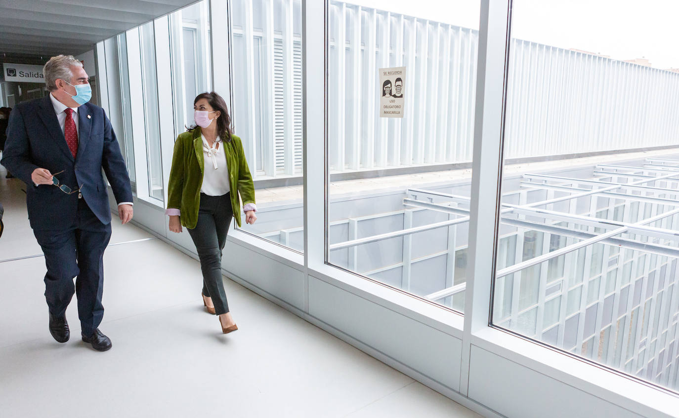 Visita de la presidenta del Gobierno de La Rioja a la nueva sala de vistas del Juzgado de Violencia sobre la Mujer.