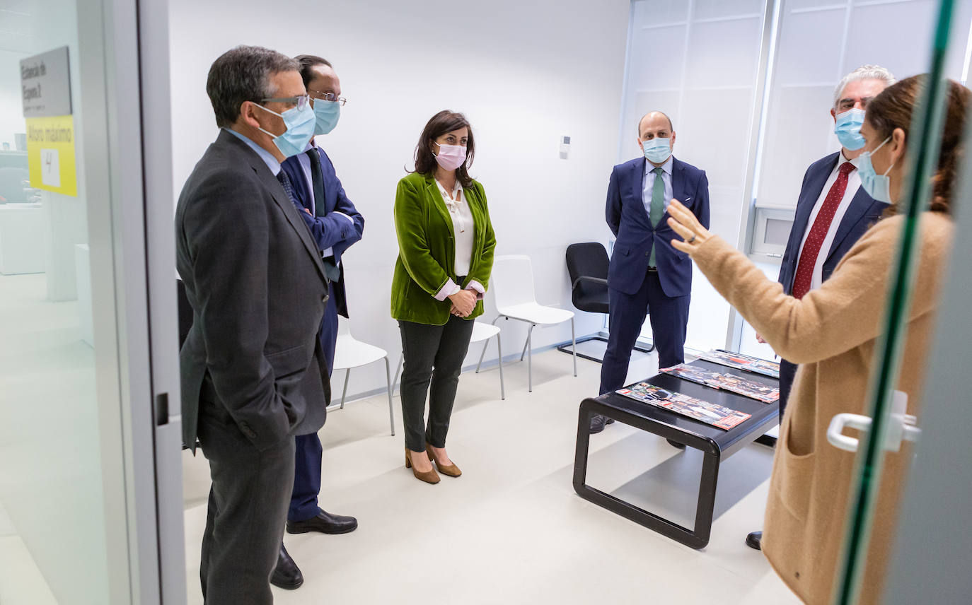 Visita de la presidenta del Gobierno de La Rioja a la nueva sala de vistas del Juzgado de Violencia sobre la Mujer.