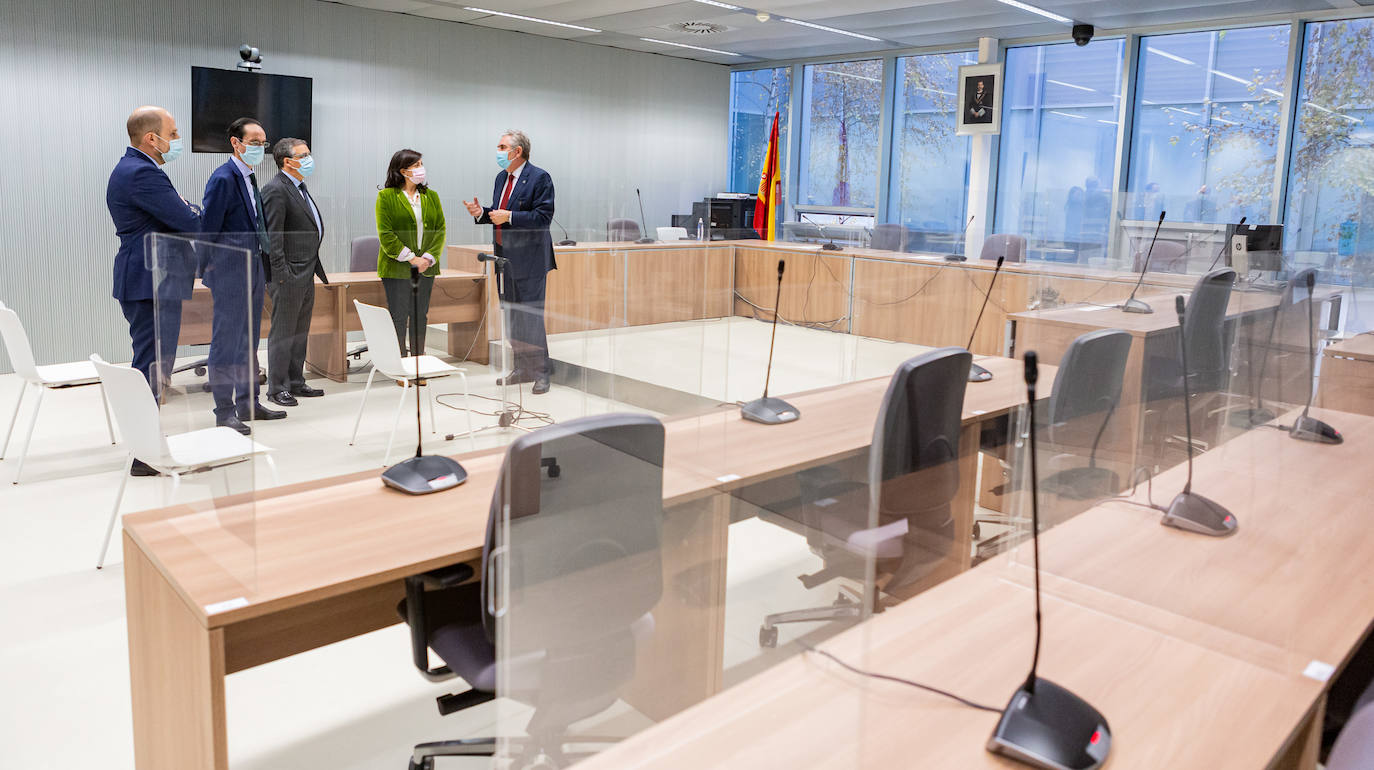 Visita de la presidenta del Gobierno de La Rioja a la nueva sala de vistas del Juzgado de Violencia sobre la Mujer.