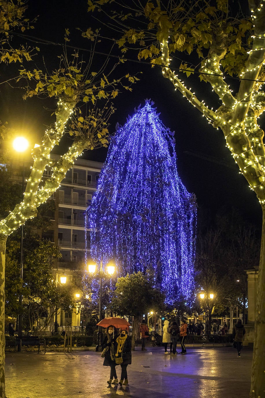 Primer encendido de las luces navideñas.