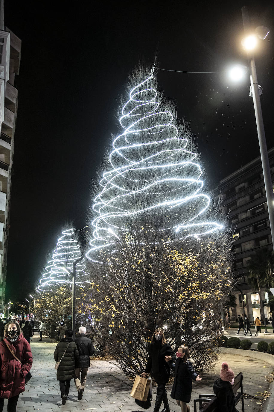 Primer encendido de las luces navideñas.