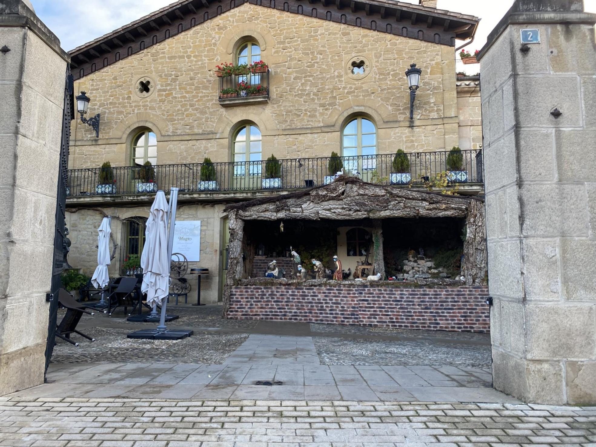 Belén instalado en la terraza de Bodegas Muga. 